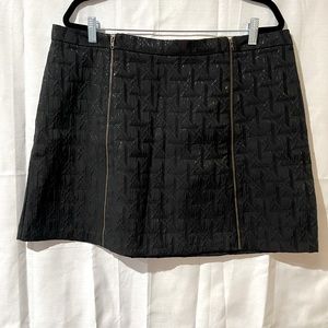 Black print textured skirt with zippers